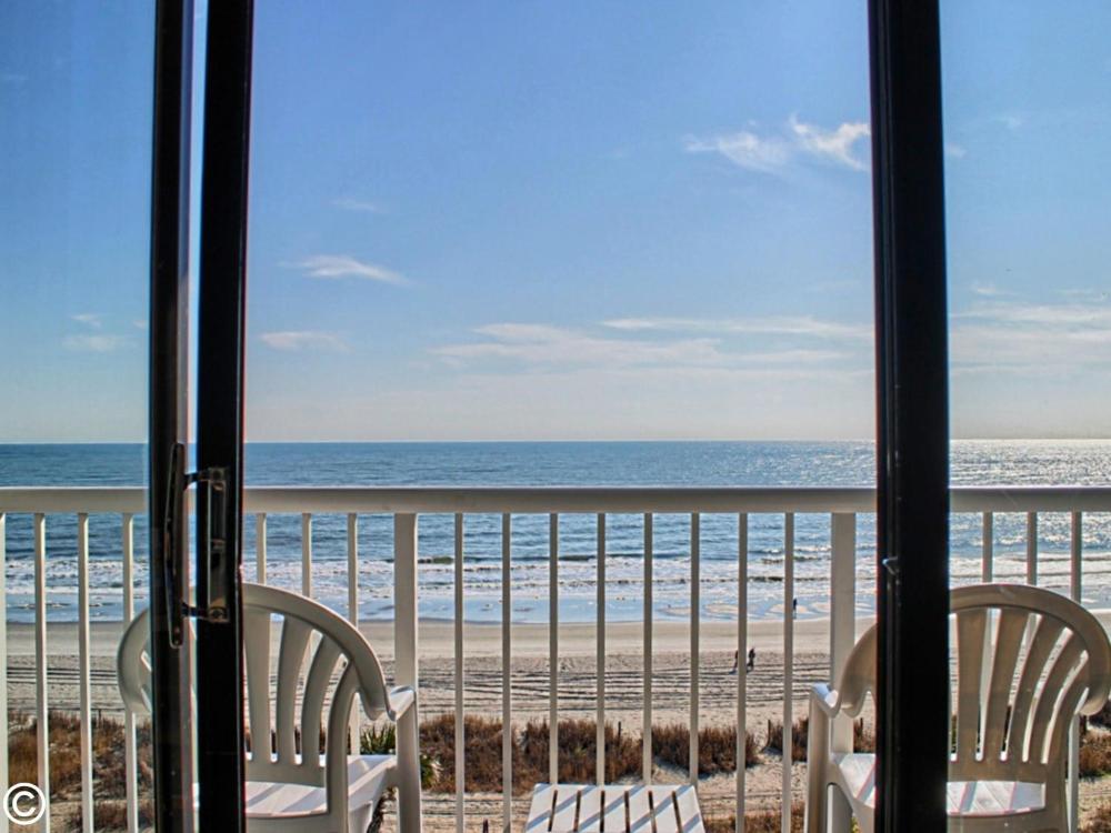 Oceanfront Queen Room with Two Queen Beds and Kitchenette interior